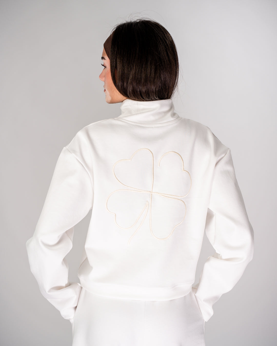 Rafa™ Essence Trenerka – Off White